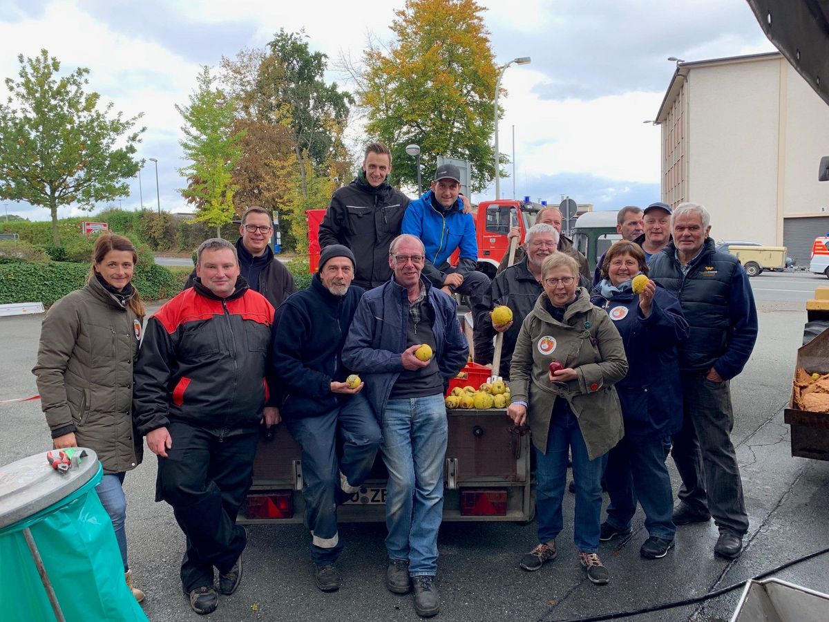 3.000 Liter Apfelsaft ohne Zusätze von Zucker oder sonstigen Stoffen ...