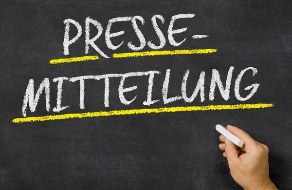 Text auf Tafel - Pressemitteilung