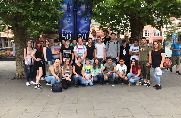 Enser Jugendliche und junge Erwachsene im Phantasialand
